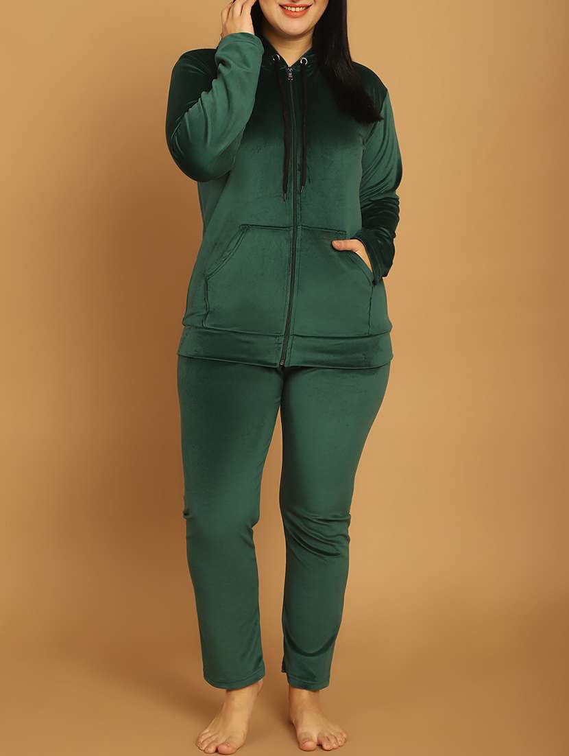 women solid velvet nightwear set