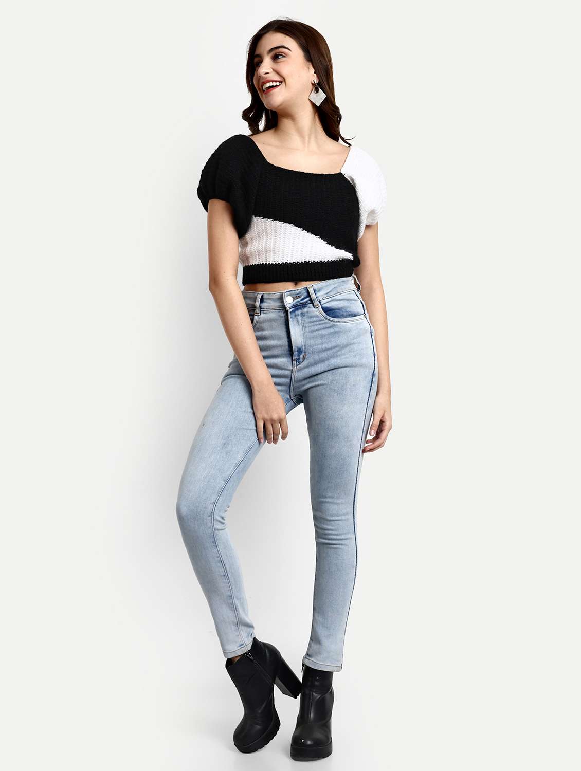 women color block winter wear crop top - 21688468 - Standard Image - 3