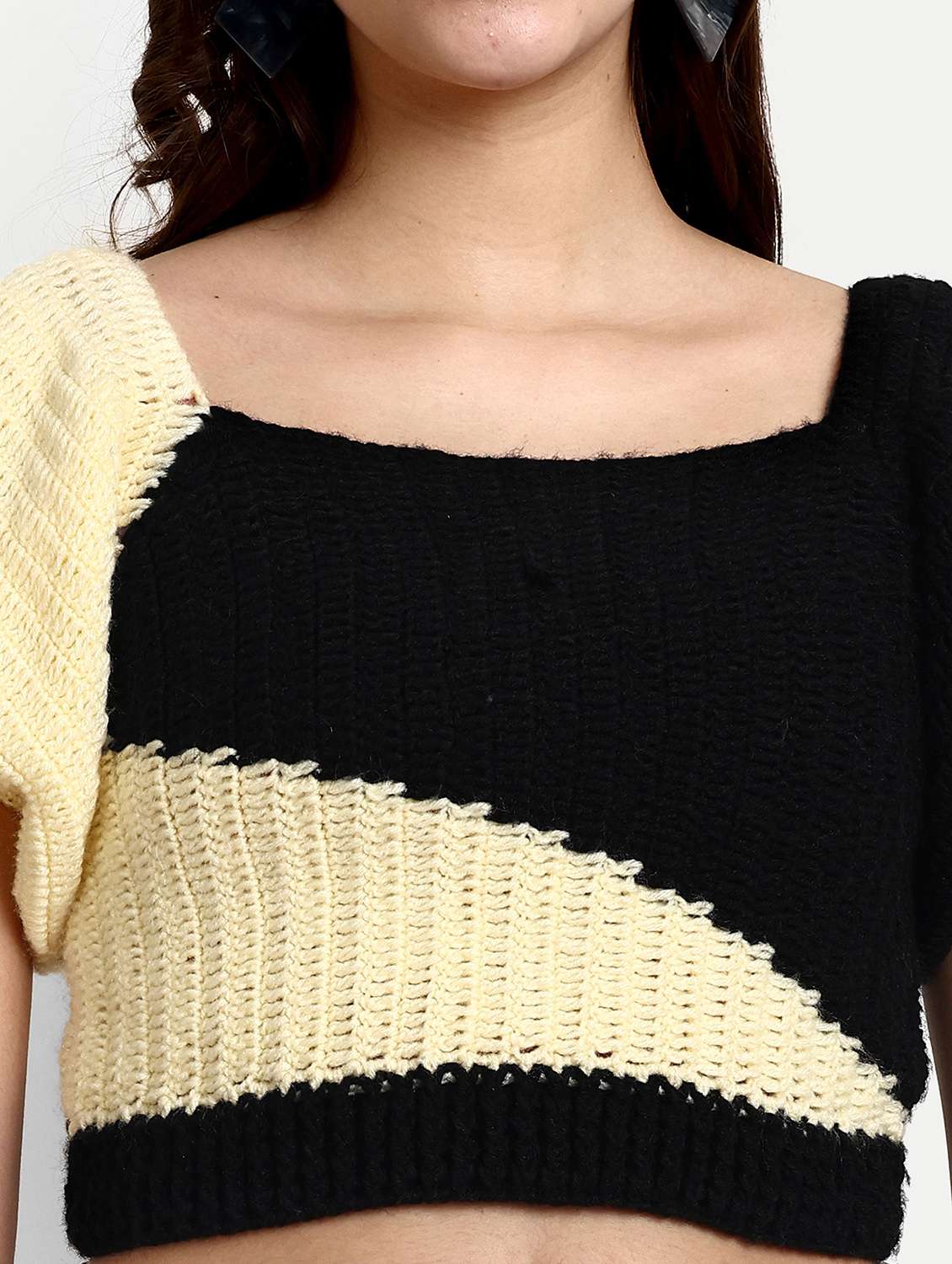 women color block winter wear crop top - 21688473 -  Standard Image - 5