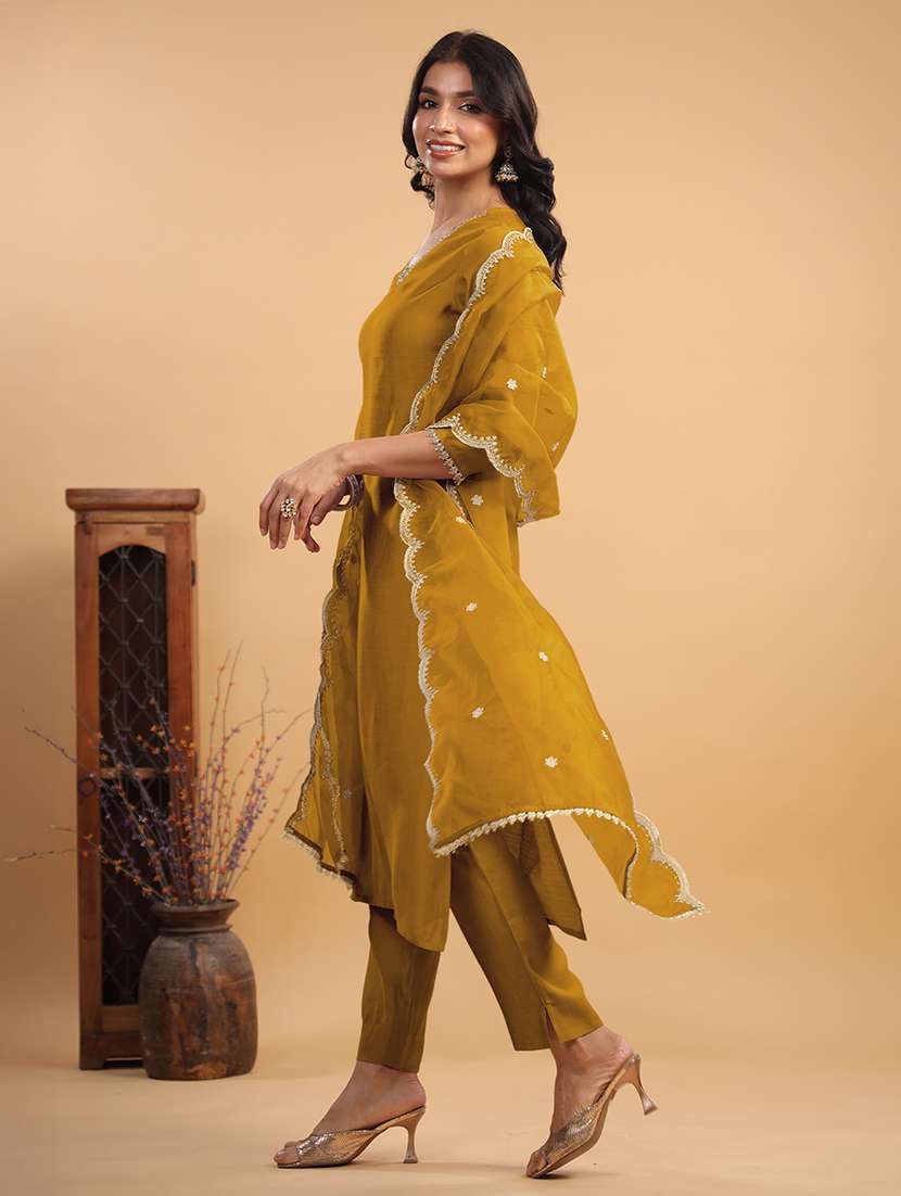 women three quarter sleeve kurta pant with dupatta set - 21688822 -  Standard Image - 3