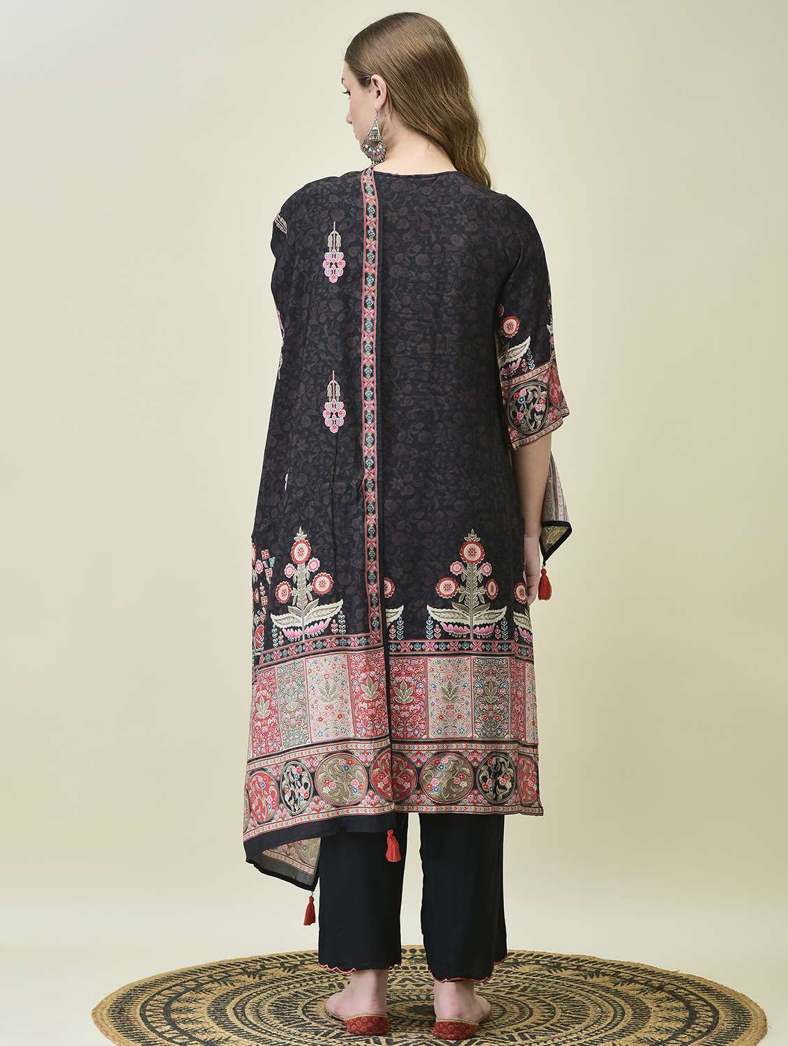 women three quarter sleeve kurta pant with dupatta set - 21689759 -  Standard Image - 3