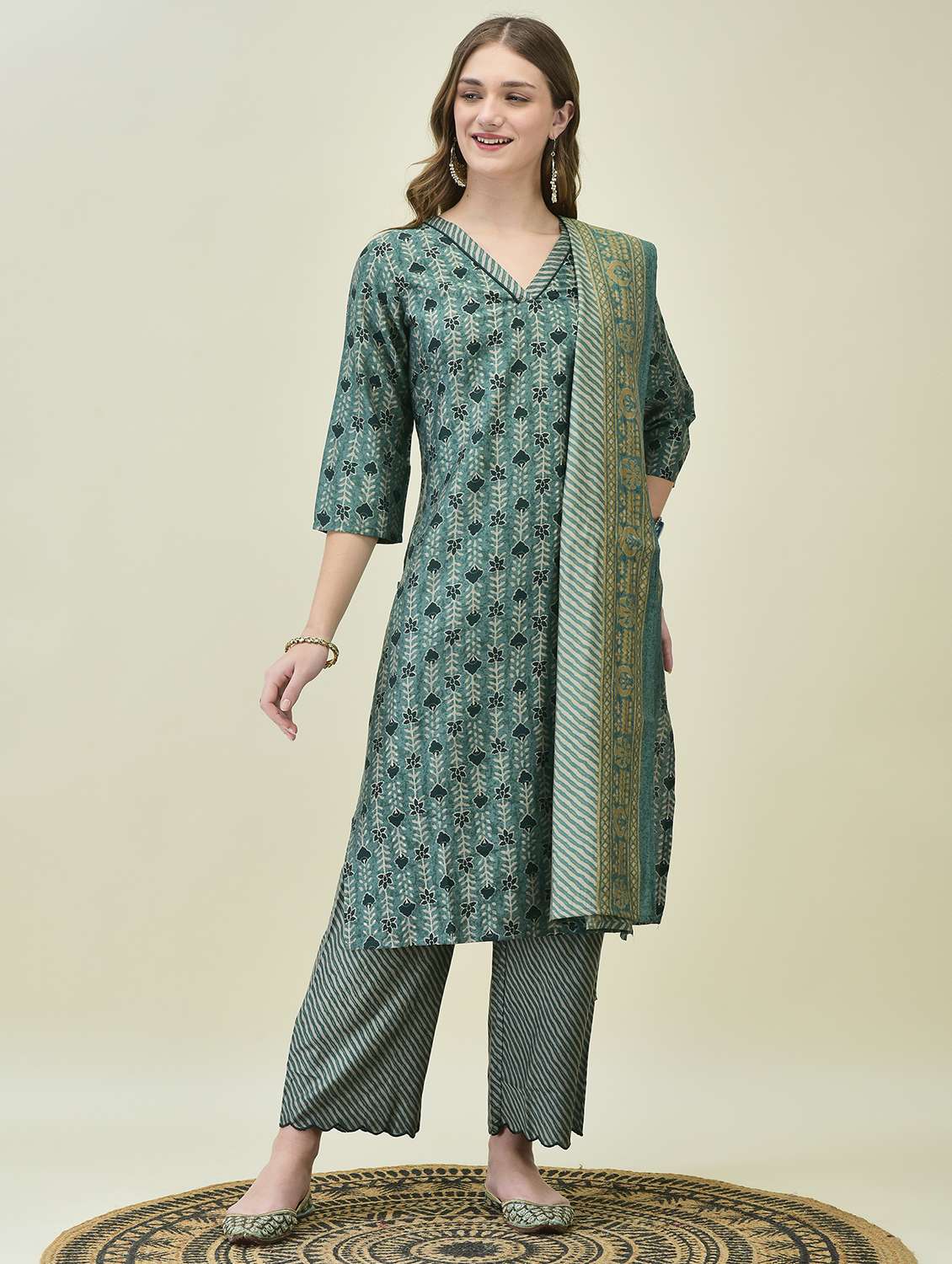 women three quarter sleeve kurta pant with dupatta set