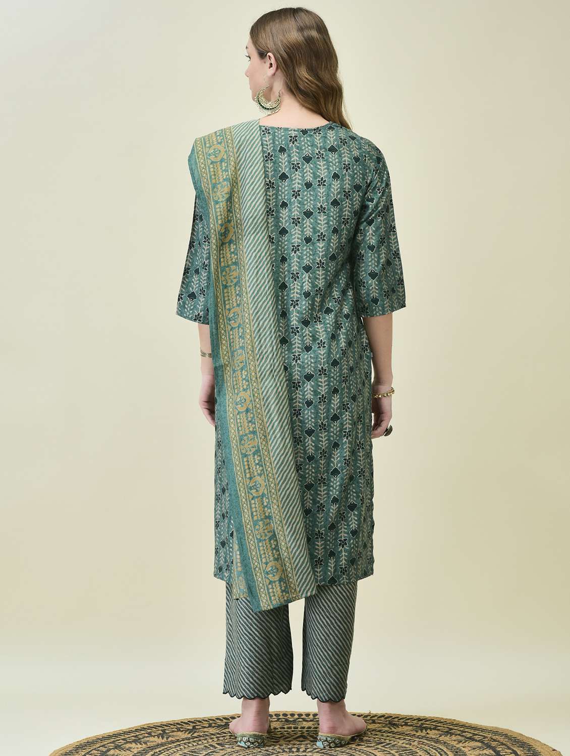 women three quarter sleeve kurta pant with dupatta set - 21689761 -  Standard Image - 3