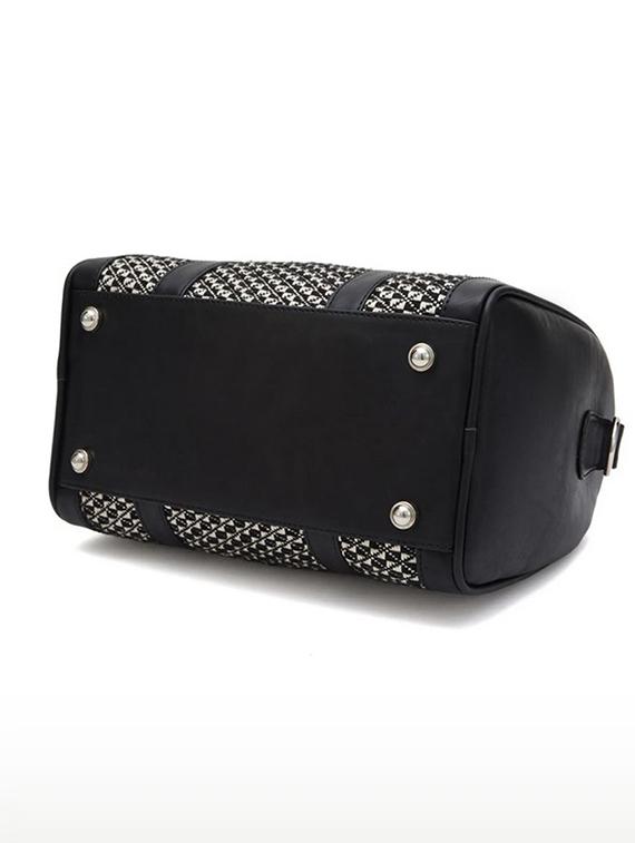 women black textured handbag - 21689803 - Standard Image - 5