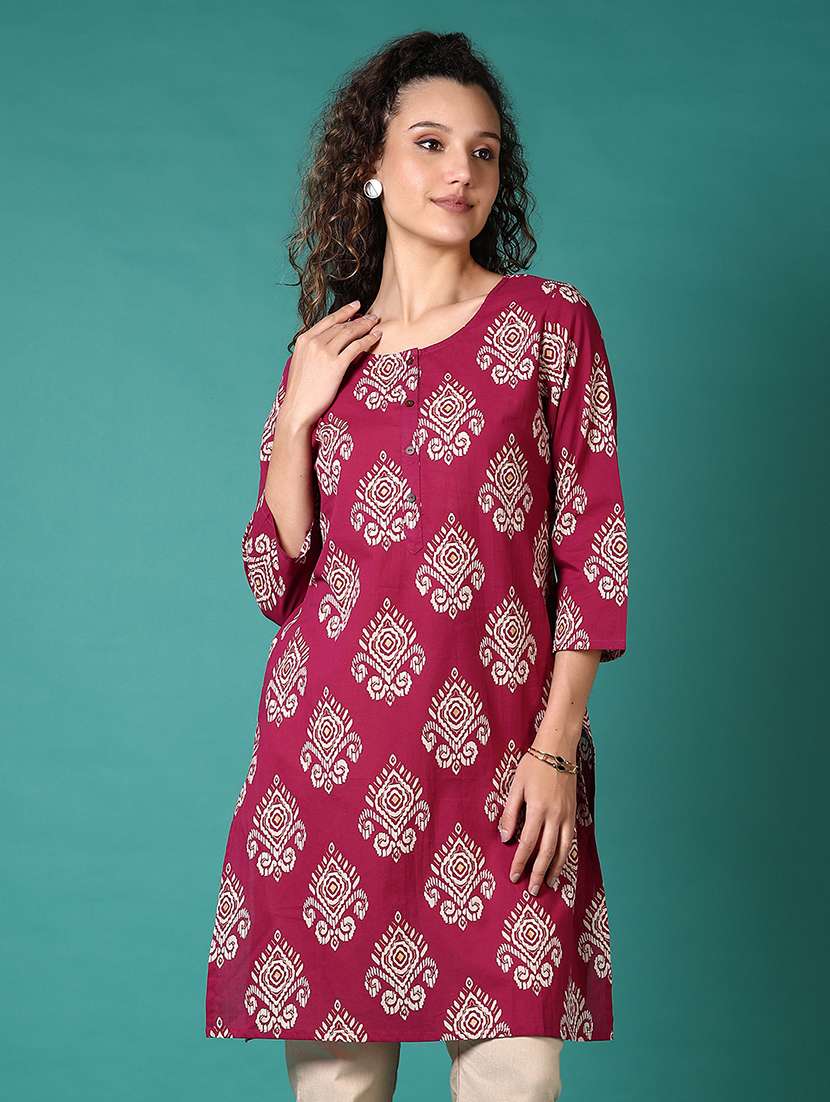 women printed three quarter sleeve straight kurta