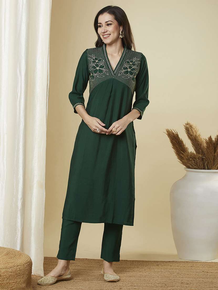 women embroidered v neck kurta pant set