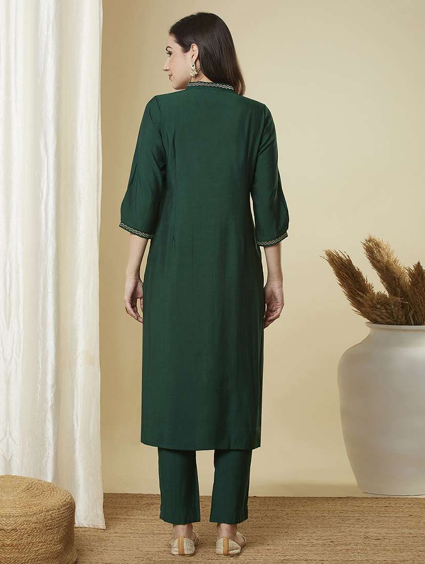 women embroidered v neck kurta pant set - 21691059 -  Standard Image - 3