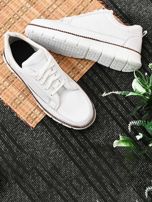 men white lace up sneakers