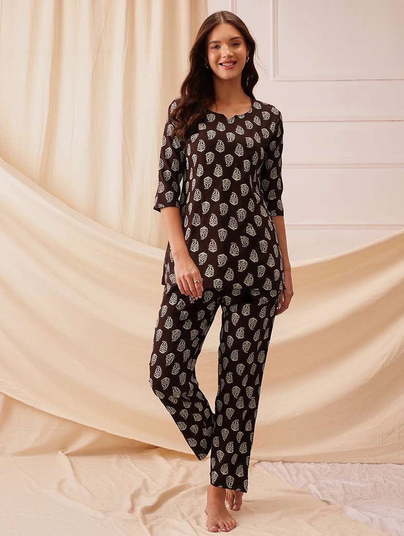 women printed three quarter sleeve nightwear set
