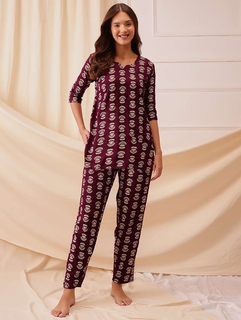 women printed three quarter sleeve nightwear set