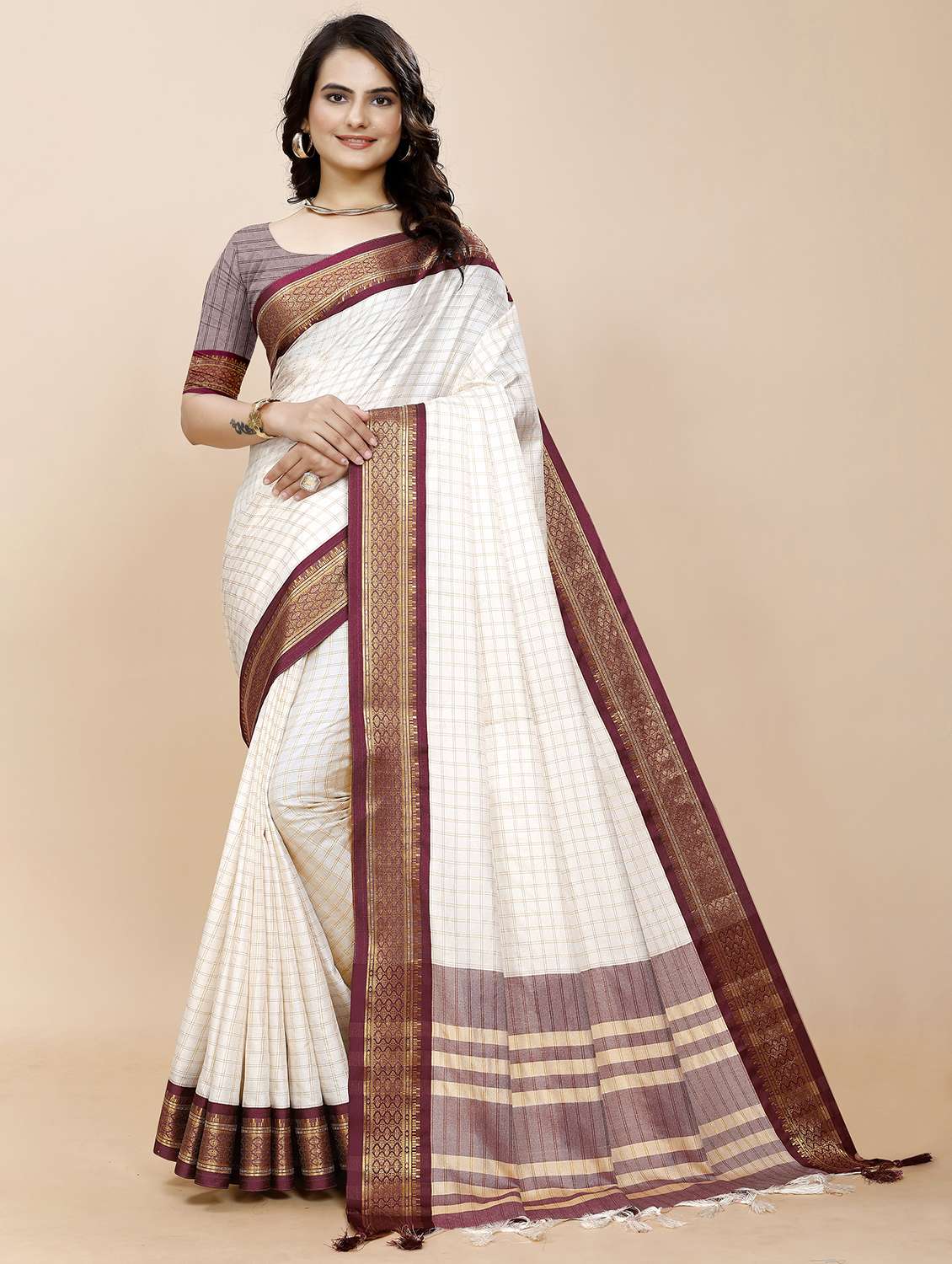 women checks bordered saree with blouse