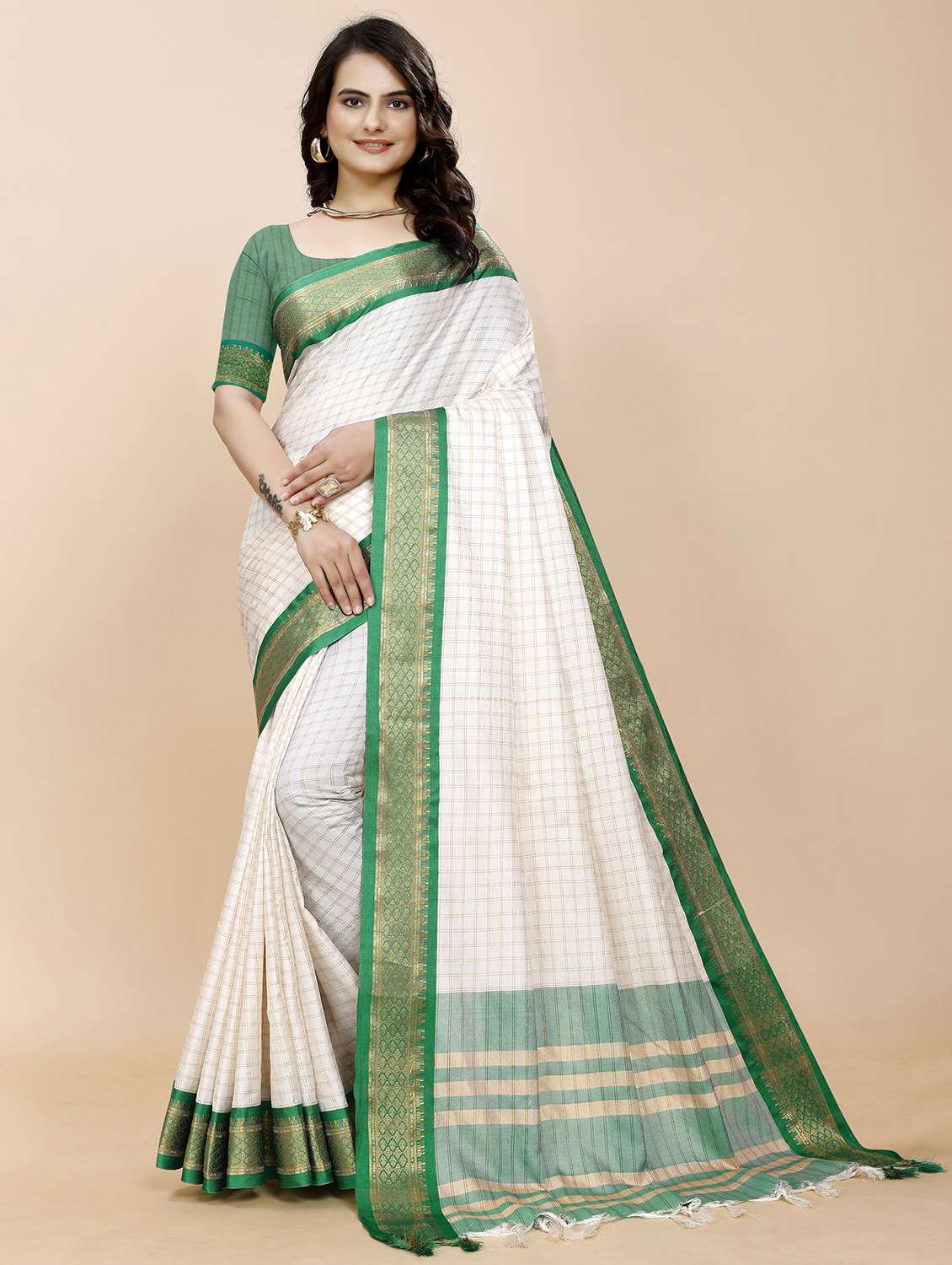 women checks bordered saree with blouse