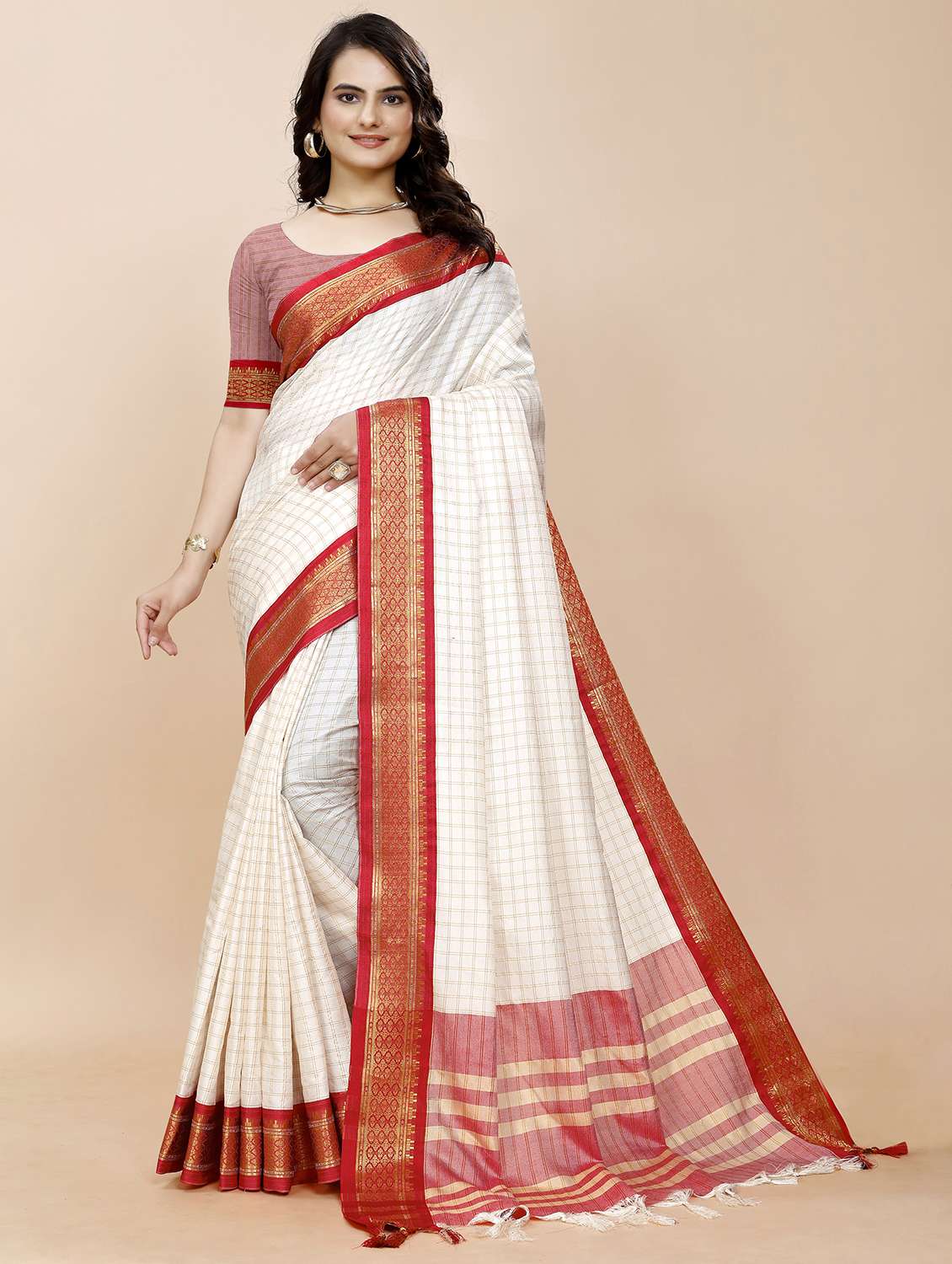 women checks bordered saree with blouse