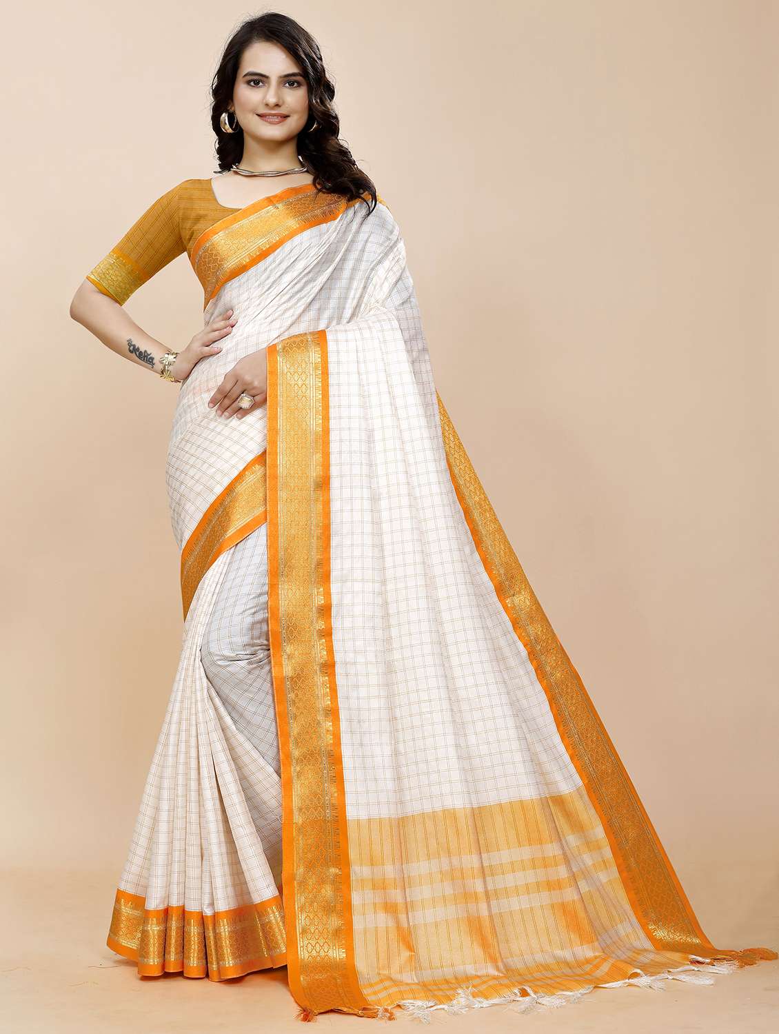 women checks bordered saree with blouse