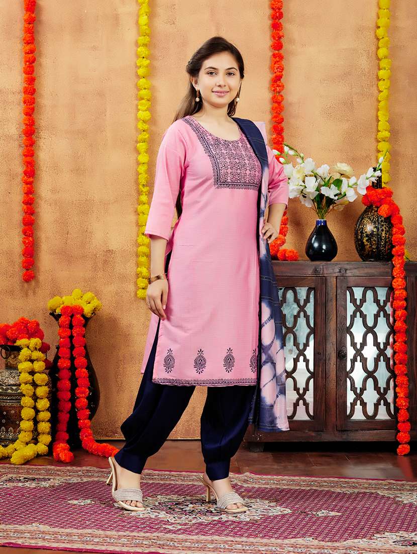 girls embroidered round neck straight kurta - 21694873 -  Standard Image - 3