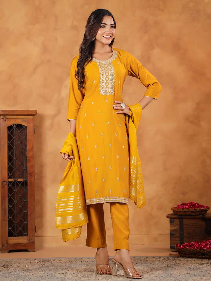 women three quarter sleeve kurta pant with dupatta set - 21695483 -  Standard Image - 3