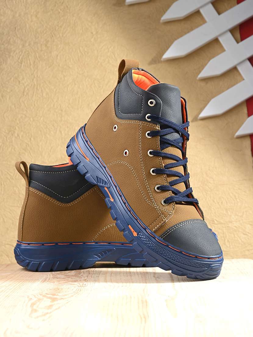 men tan lace up boot