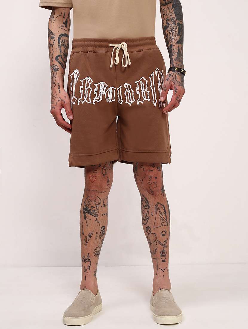 men typographic mid rise regular fit shorts