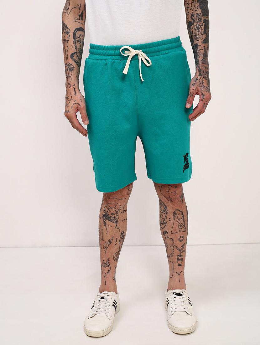 men solid mid rise regular fit shorts - 21696080 - Zoom Image - 0