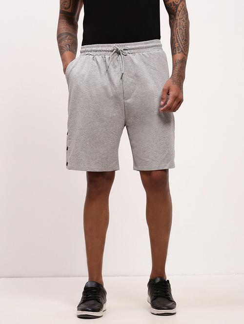 men solid mid rise regular fit shorts - 21696093 -  Standard Image - 0