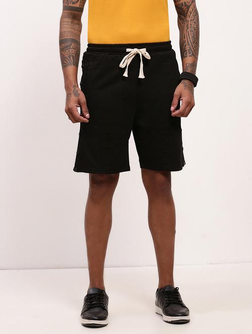 men solid mid rise regular fit shorts - 21696101 - Standard Image - 0