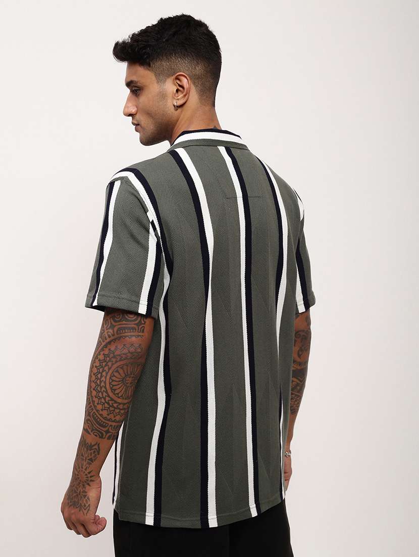 men striped short sleeves casual shirt - 21696323 -  Standard Image - 3