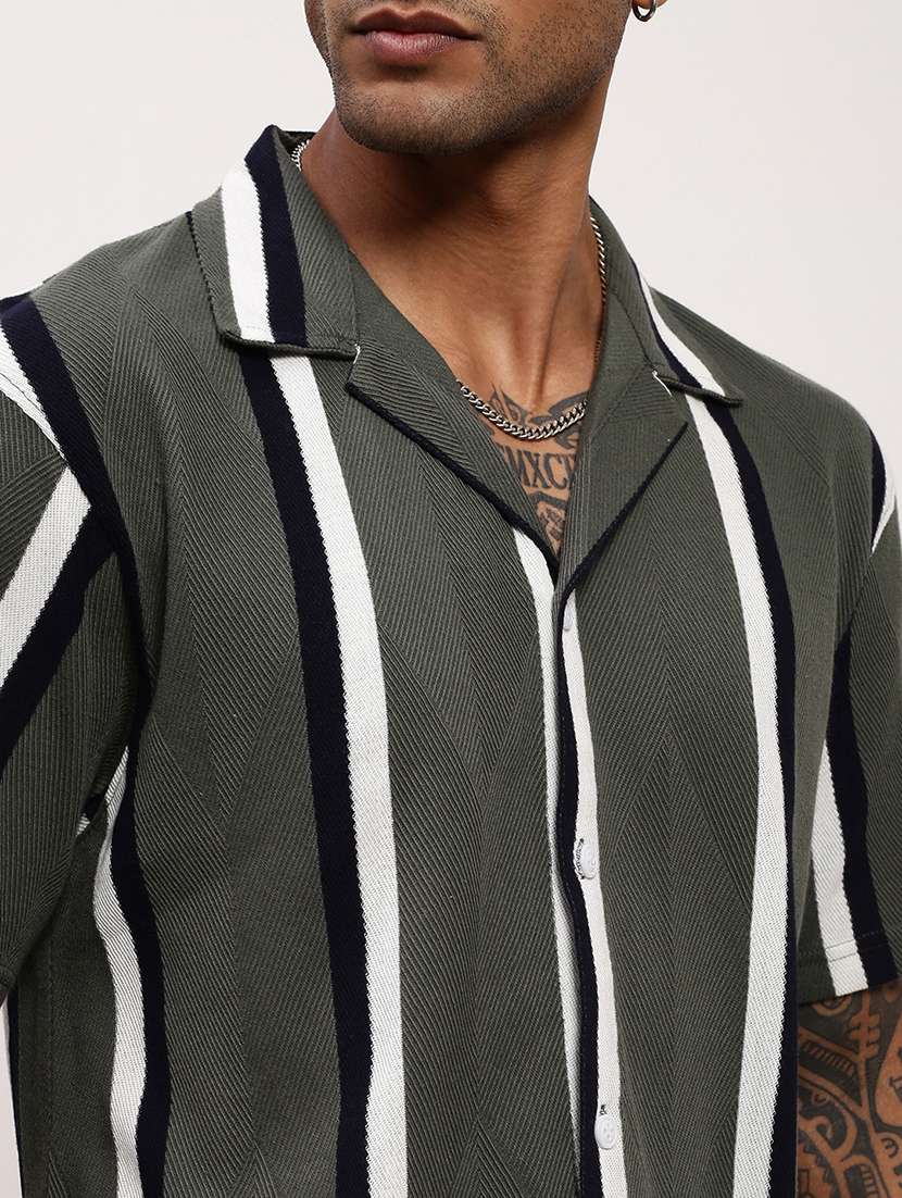 men striped short sleeves casual shirt - 21696323 -  Standard Image - 5