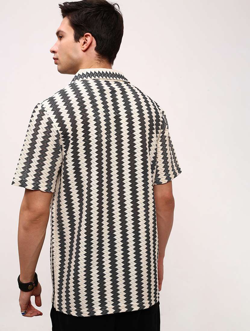 men striped short sleeves casual shirt - 21696334 -  Standard Image - 3
