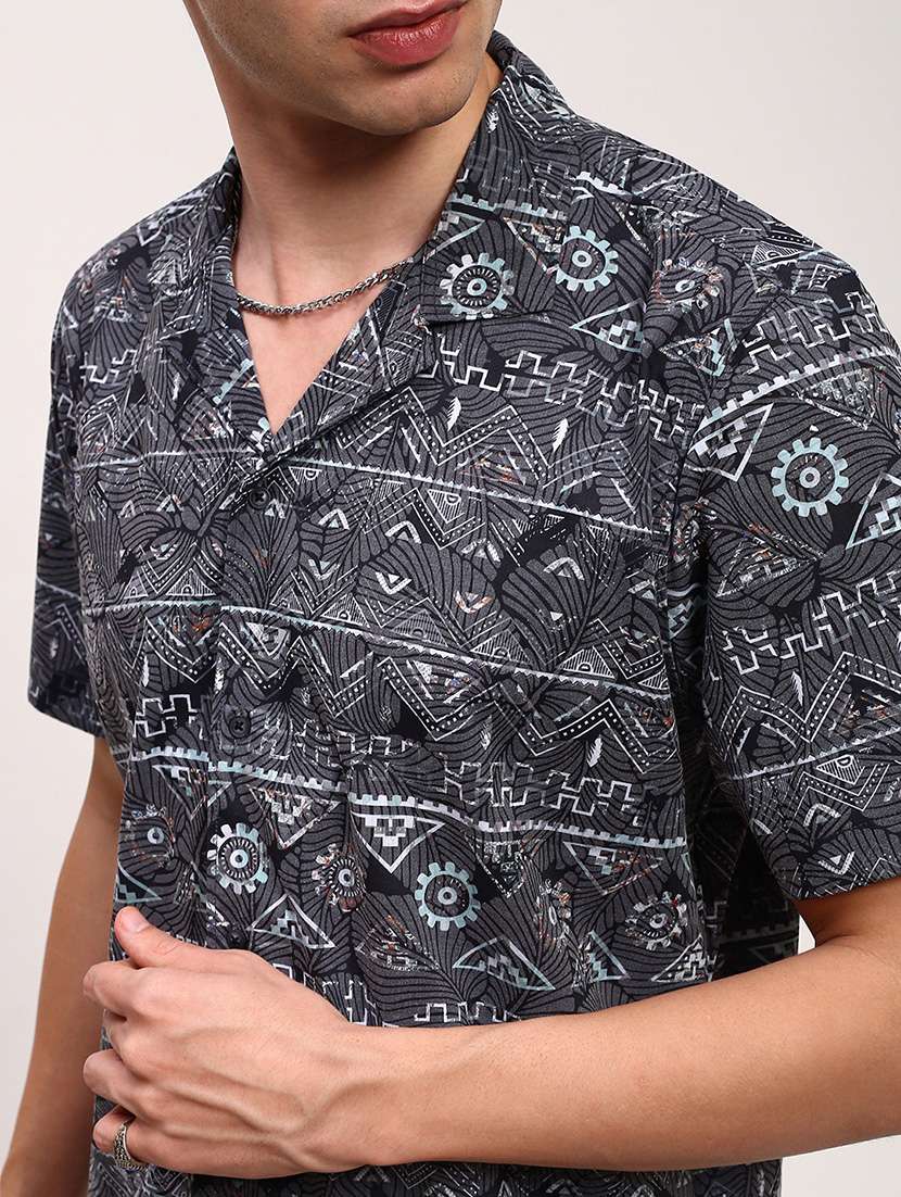 men abstract printed short sleeves casual shirt - 21696372 -  Standard Image - 5