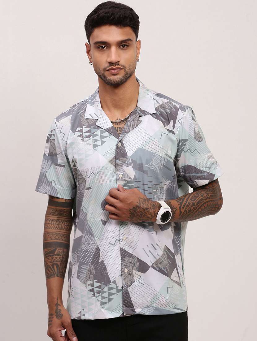 men abstract printed short sleeves casual shirt
