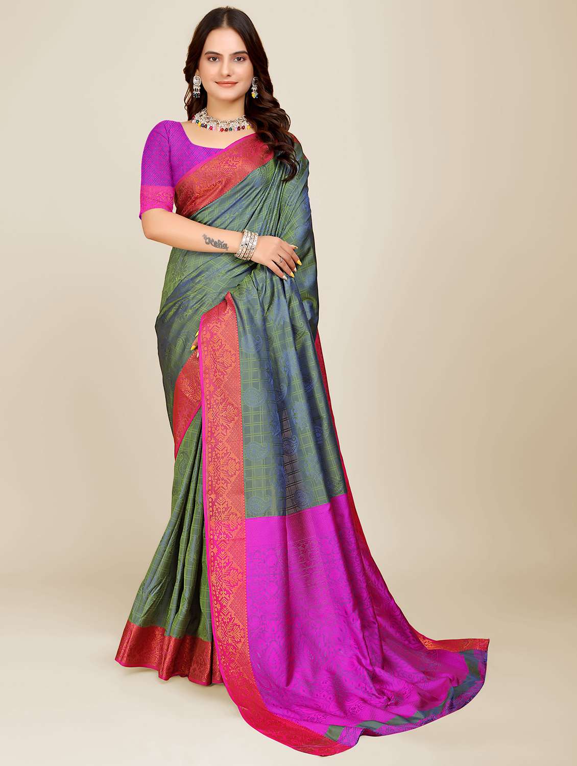 women self design bordered saree - 21696857 - Zoom Image - 0