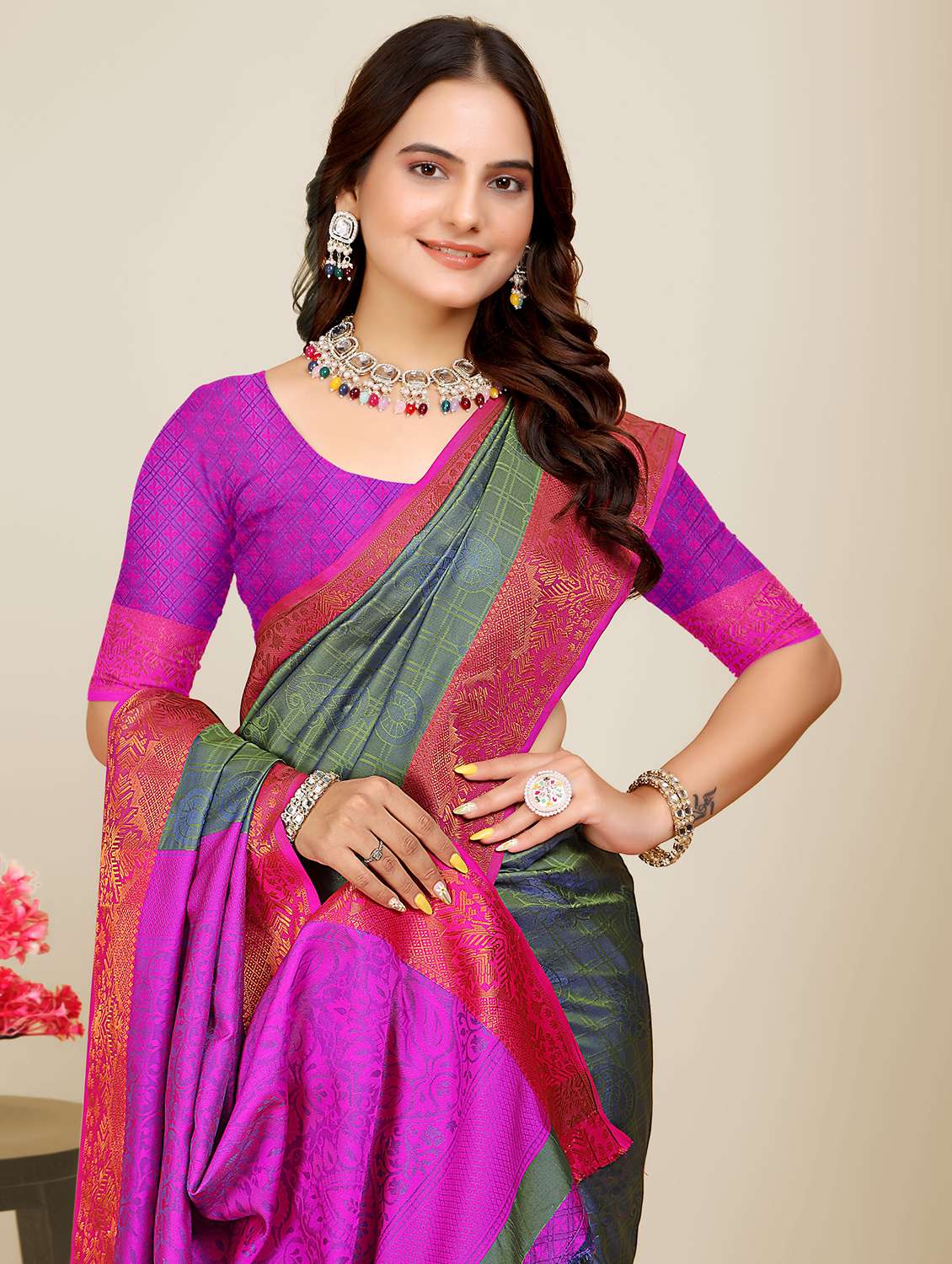 women self design bordered saree - 21696857 - Standard Image - 3