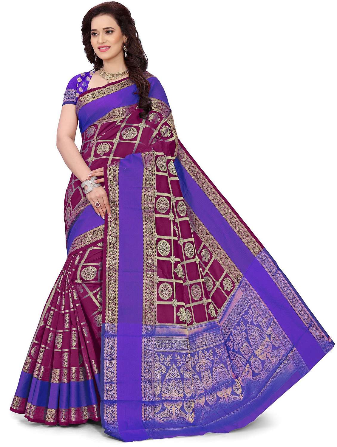 women self design bordered saree