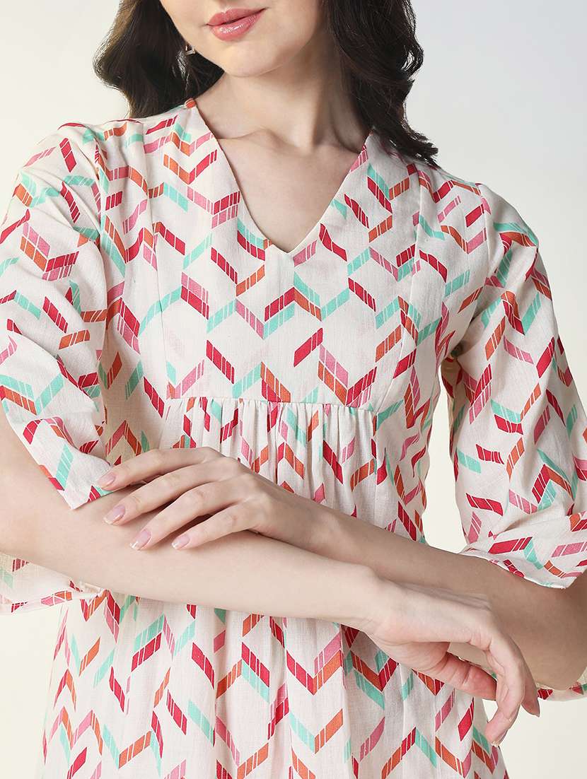 women geometric printed slit sleeve kurta palazzo set - 21697069 -  Standard Image - 5