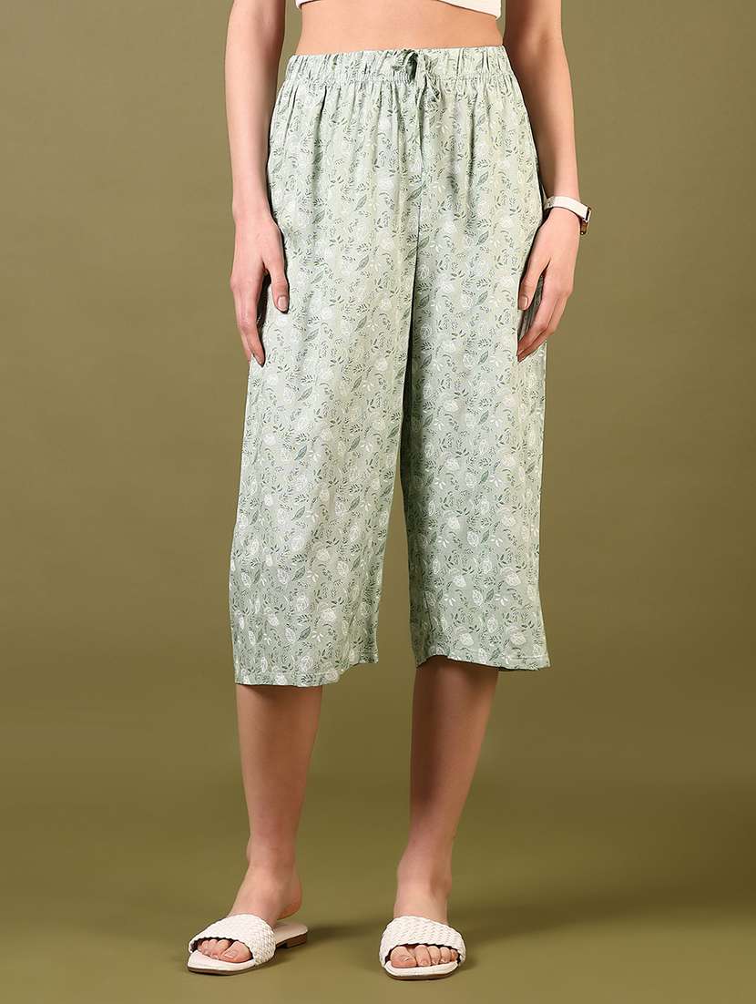 women printed mid rise capri