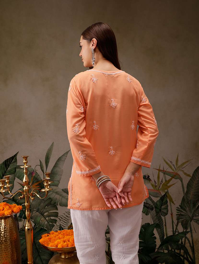 Women Notch Neck Chikankari Work Straight Kurti