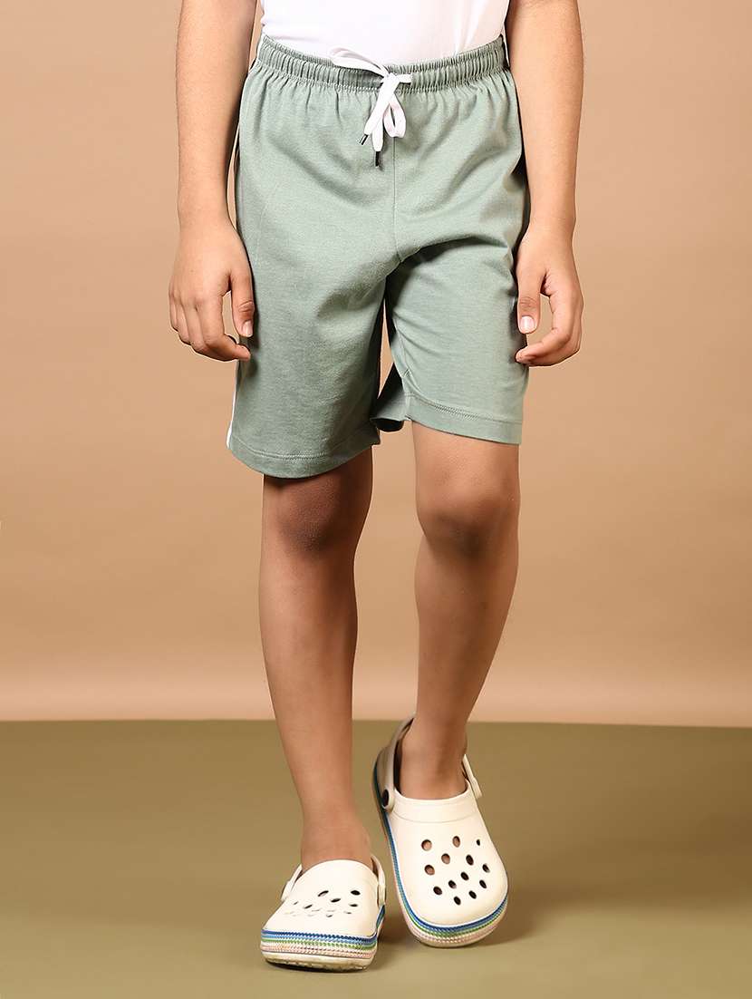 boys printed mid rise shorts