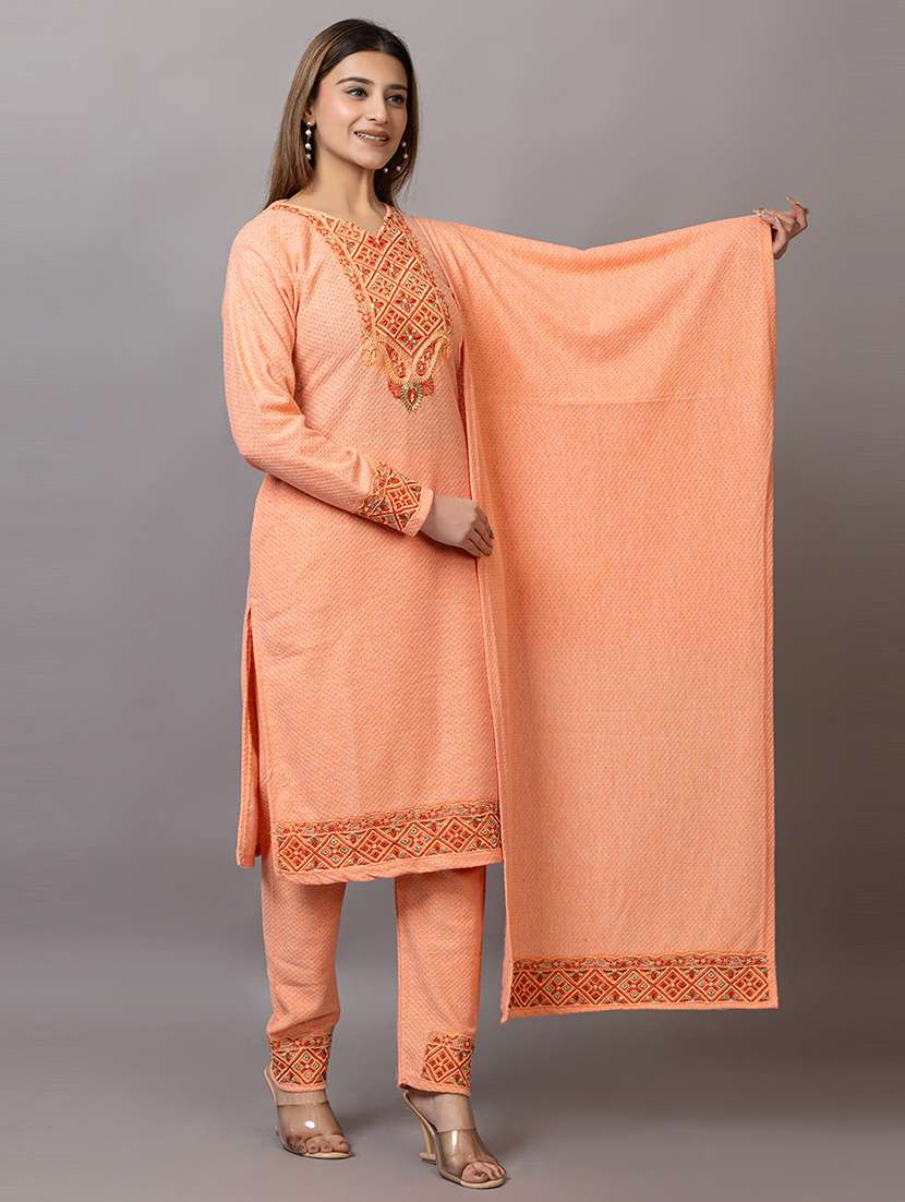 women embroidered v neck suit set - 21703808 -  Standard Image - 3