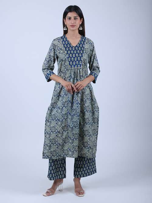 women floral printed v neck kurta palazzo set - 21707089 -  Standard Image - 0