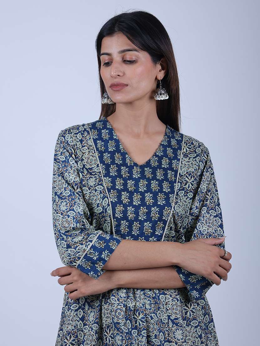 women floral printed v neck kurta palazzo set - 21707089 -  Standard Image - 3
