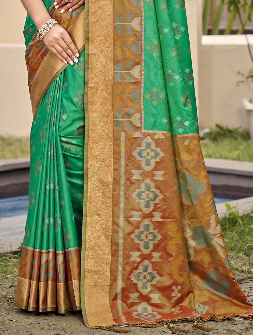 women self design bordered saree with blouse - 21708898 - Standard Image - 3