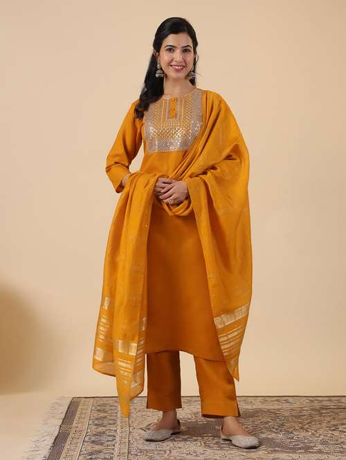women three quarter sleeve kurta pant with dupatta set - 21709486 - Standard Image - 0