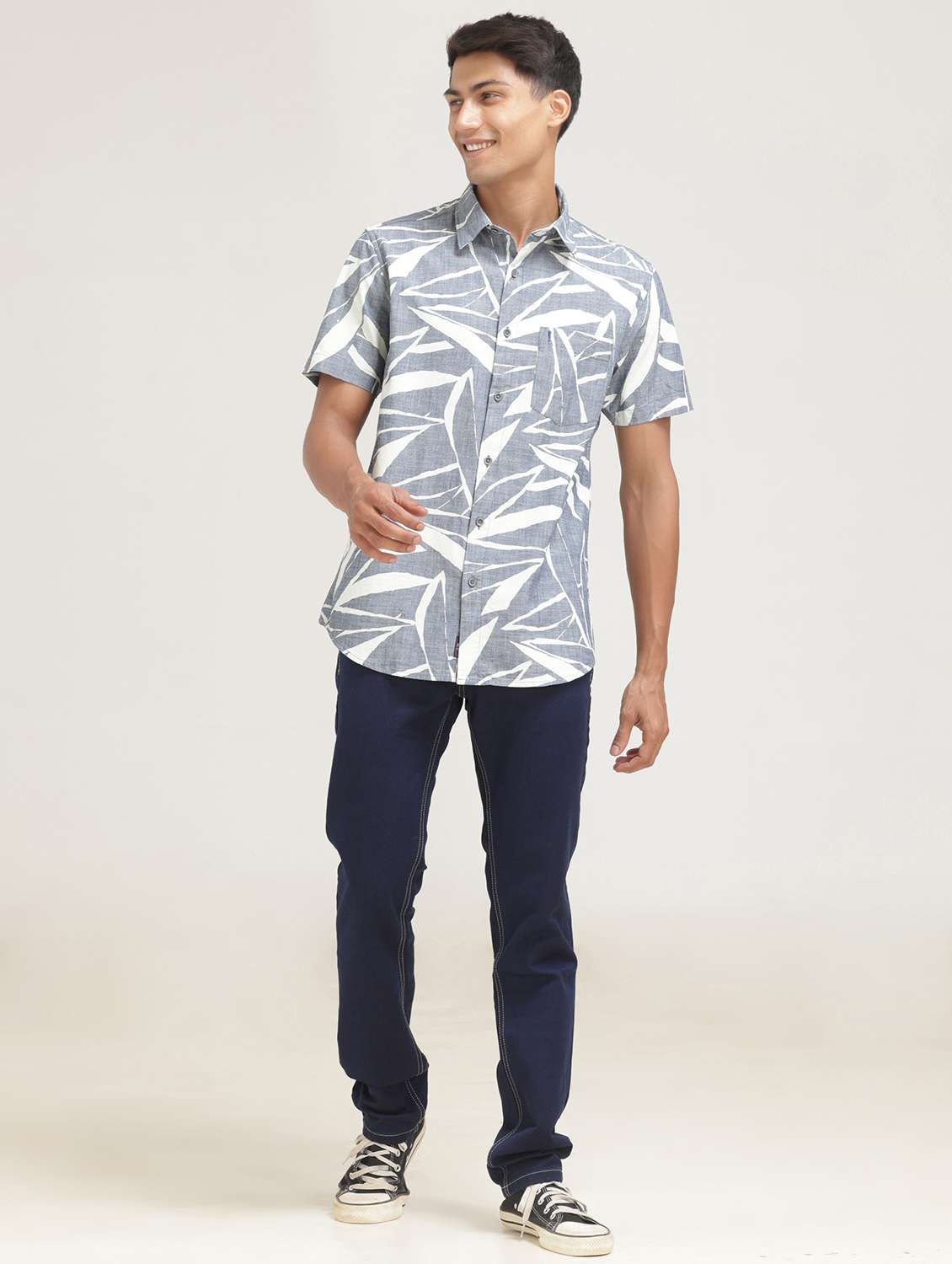 men printed short sleeve casual shirt - 21710326 -  Standard Image - 3
