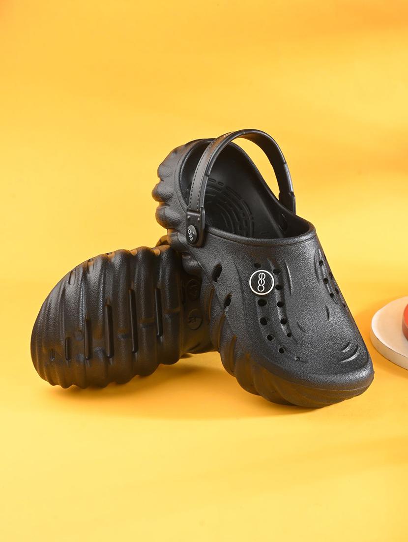 men solid ultra-comfort crocs - 21711962 - Zoom Image - 0