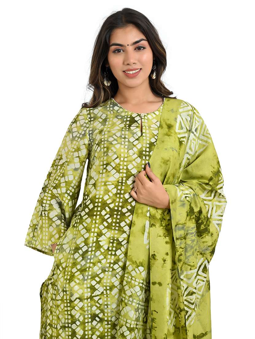 women three quarter sleeve kurta pant with dupatta set - 21712227 - Standard Image - 3