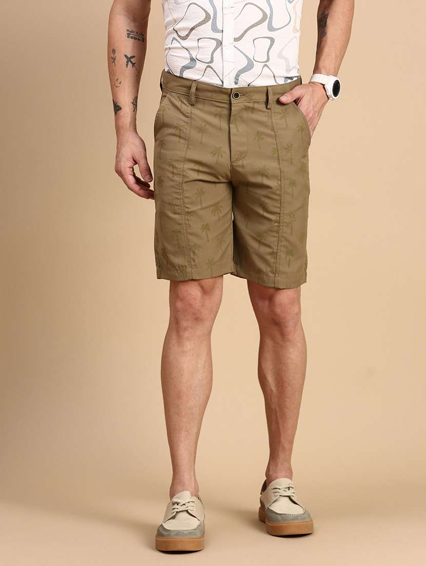 men printed mid rise shorts