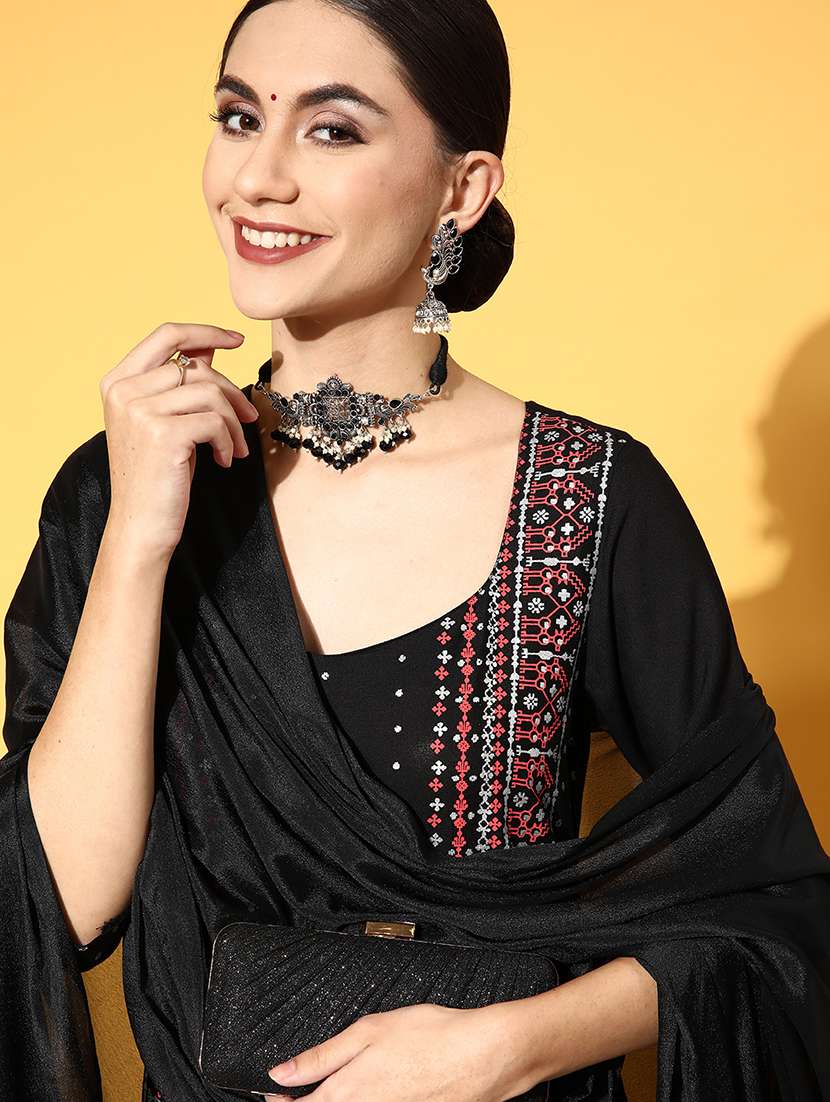 women three quarter sleeve kurta pant with dupatta set  - 21715958 -  Standard Image - 3