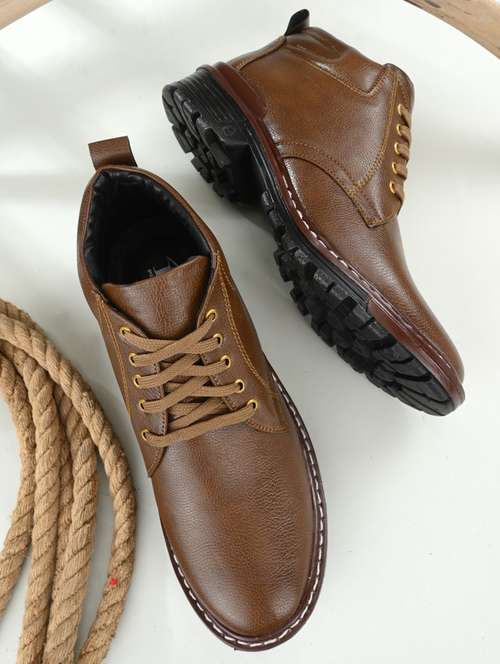 men tan lace up boots