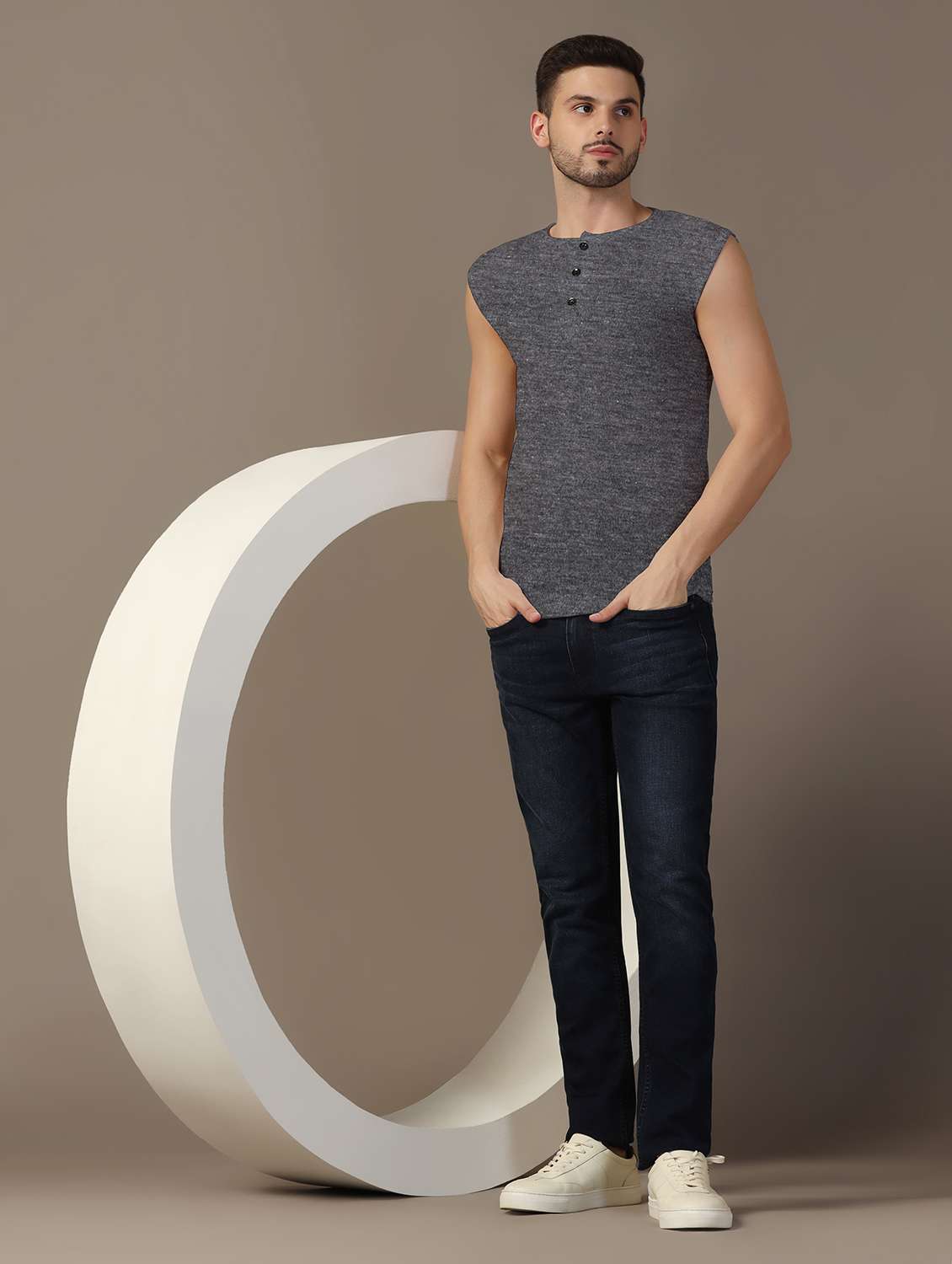 men sleeveless plain t-shirt - 21717674 -  Standard Image - 3