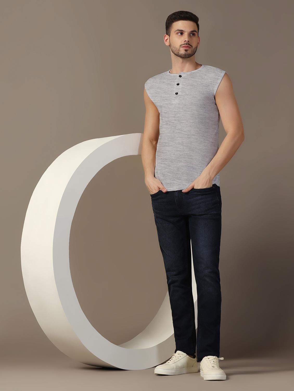 men sleeveless plain t-shirt - 21717675 - Standard Image - 3